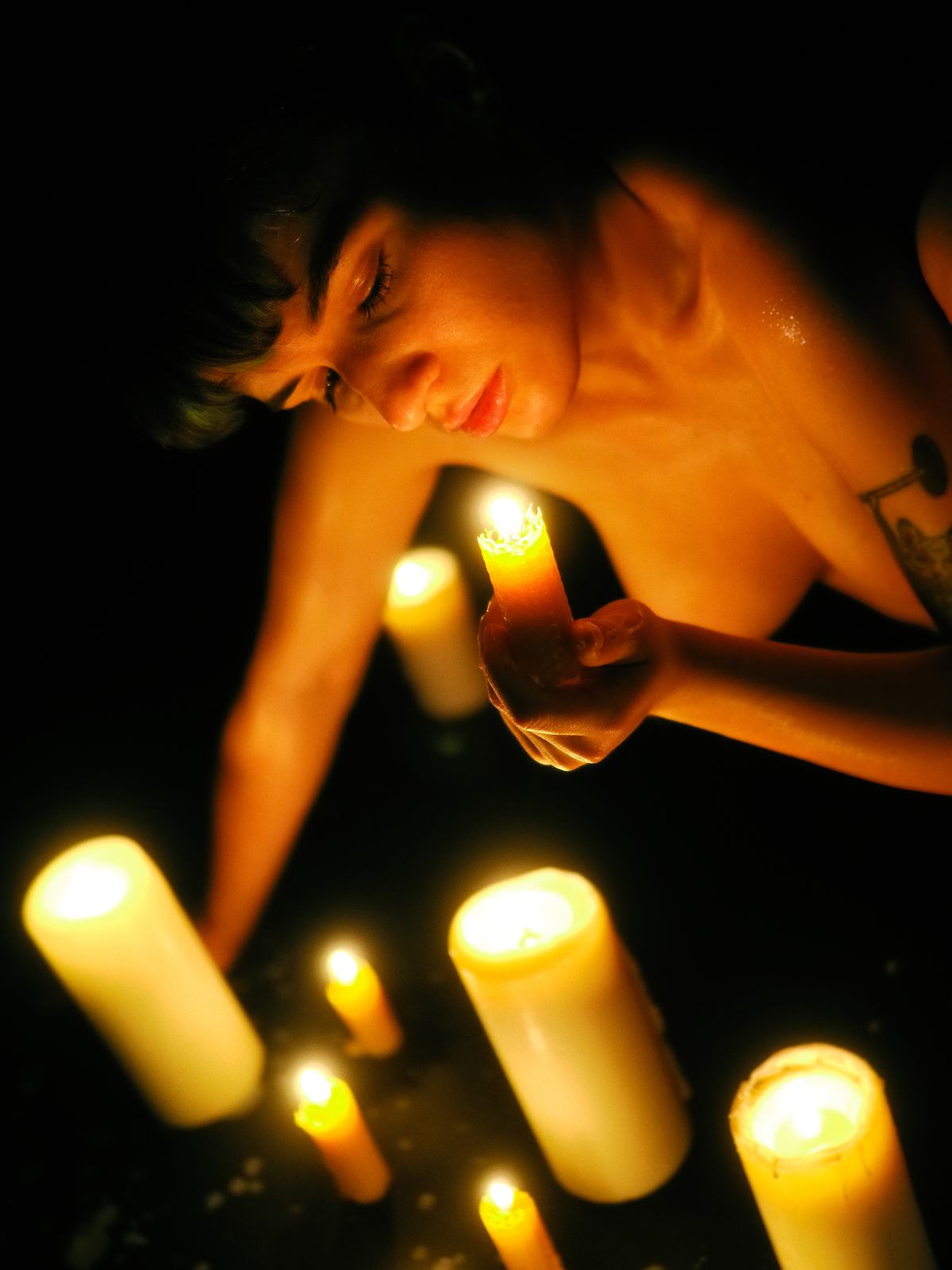 Sceneria Kraina — kadr 3: surrealistyczna elegancja i nasycone barwy