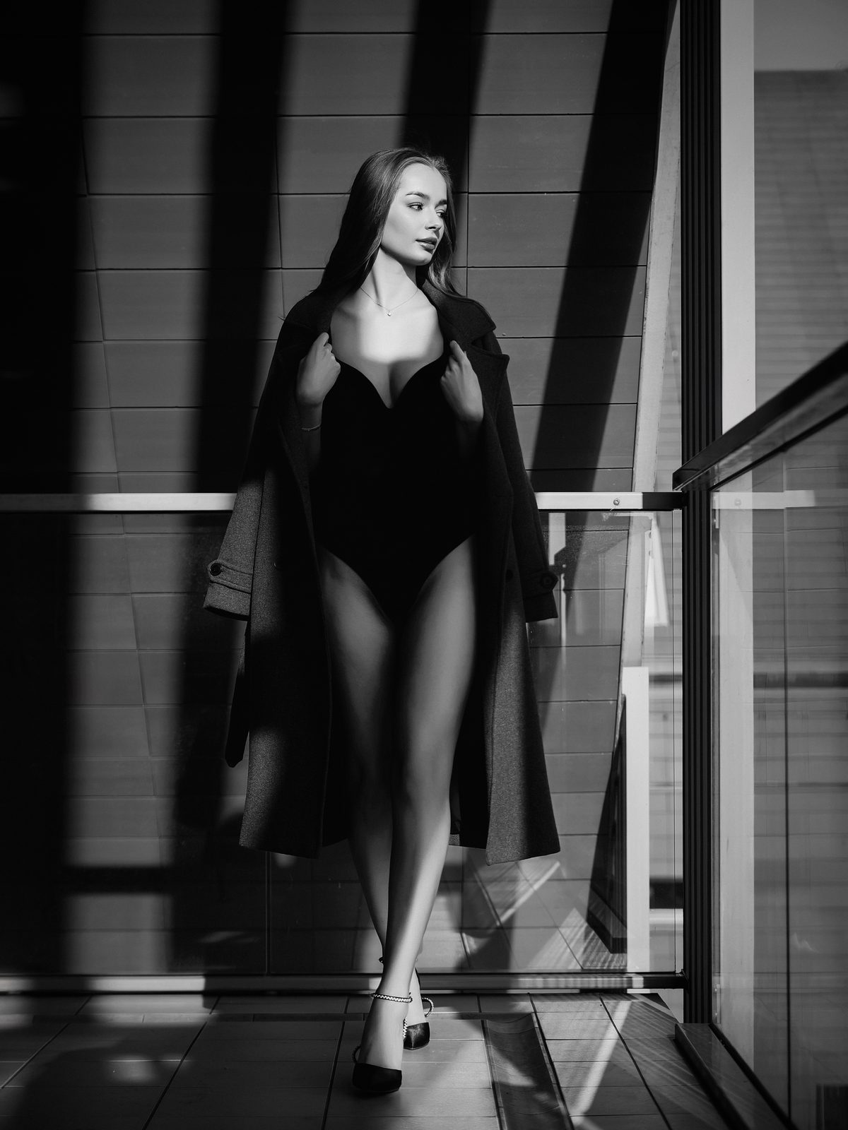 Sceneria Noir — kadr 1: filmowy światłocień i tajemnica kina noir